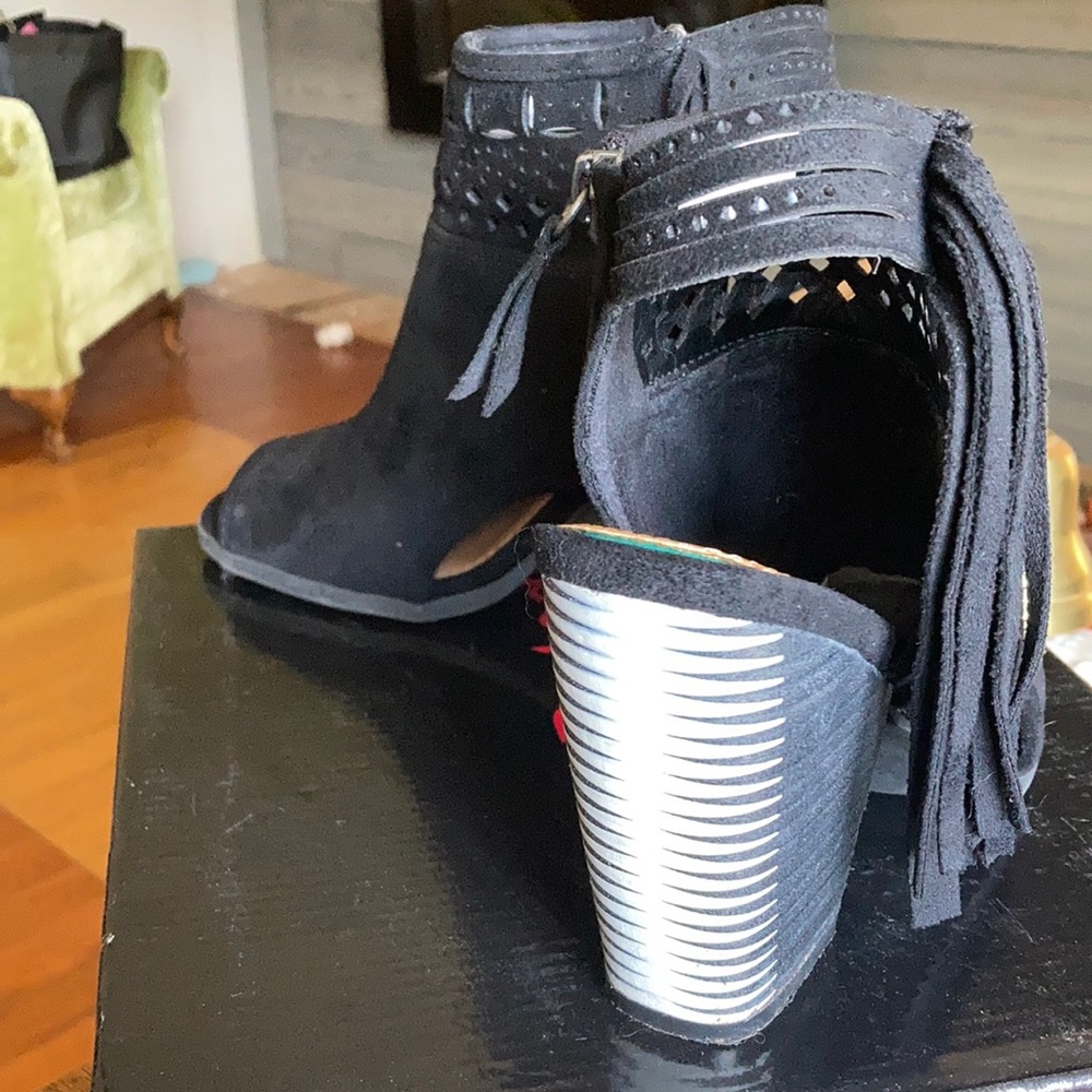Black heels peep toe unusually heel